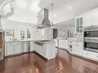 Extraordinary Residence in Cliff Estates