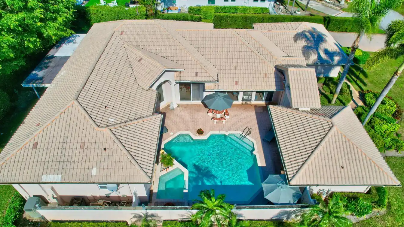 Lovely Home with Guest House at Pine Tree Golf Club