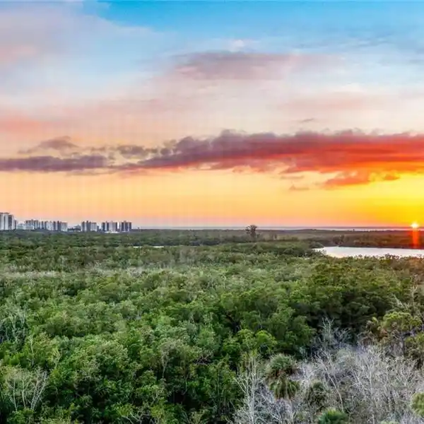 MASTER SUITE OASIS WITH SUNRISE-TO-SUNSET VIEWS