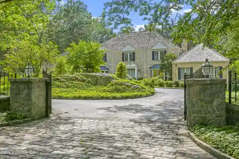 Stately Georgian Brick Colonial on a Private Cul-de-sac