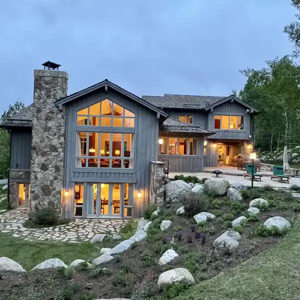 IMPECCABLE RESIDENCE ON 8.5 GATED ACRES
