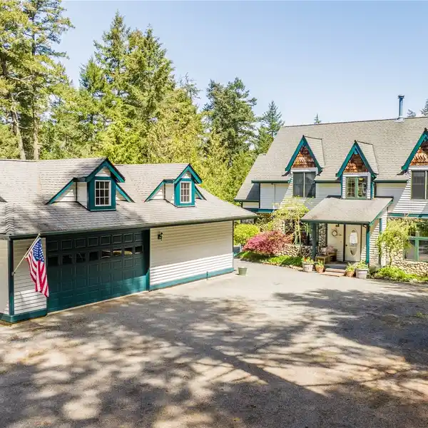 STORYBOOK COTTAGE IN THE HEART OF SAN JUAN ISLAND