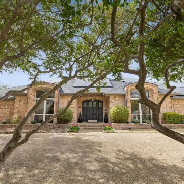 ELEGANT HOME IN AN EXCEPTIONAL LOCATION