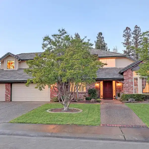 REFINED LIVING | SPACIOUS ELEGANCE