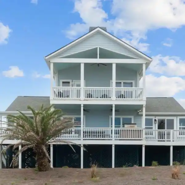 STUNNING SECOND-ROW HOME ON HARBOR ISLAND