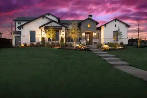 Beautiful Modern Farmhouse on Large Lot