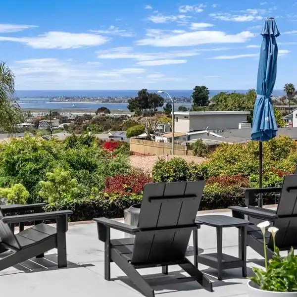 STUNNING BAY PARK HOME