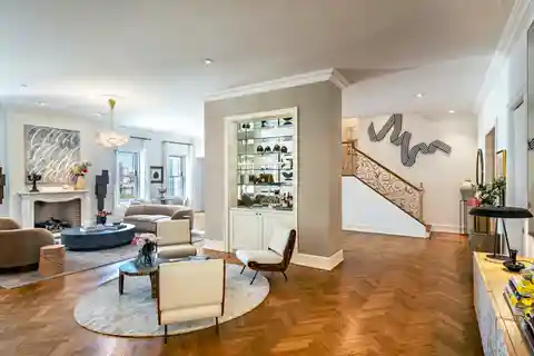 Unique Plaza Hotel Corner Duplex Home