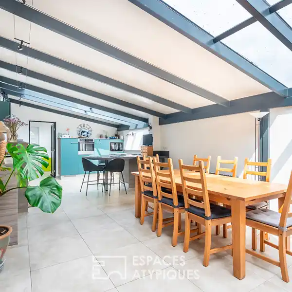 CHARMING PROPERTY IN SOUGHT-AFTER NEIGHBORHOOD