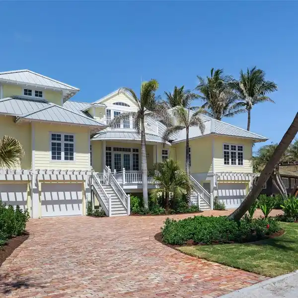 AN EXCEPTIONAL PIECE OF GULF COAST LUXURY