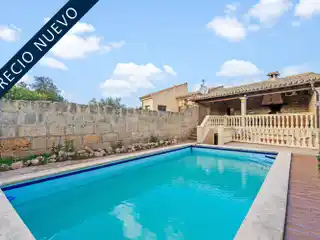 Beautiful Renovated Townhouse with Pool in Marratxí