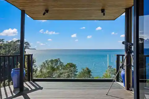Waterfront Lifestyle on Hibiscus Coast Highway