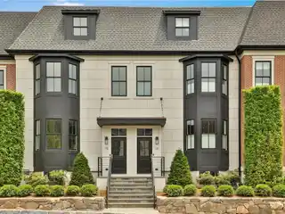 High-End Townhome in Exclusive Armonk Close