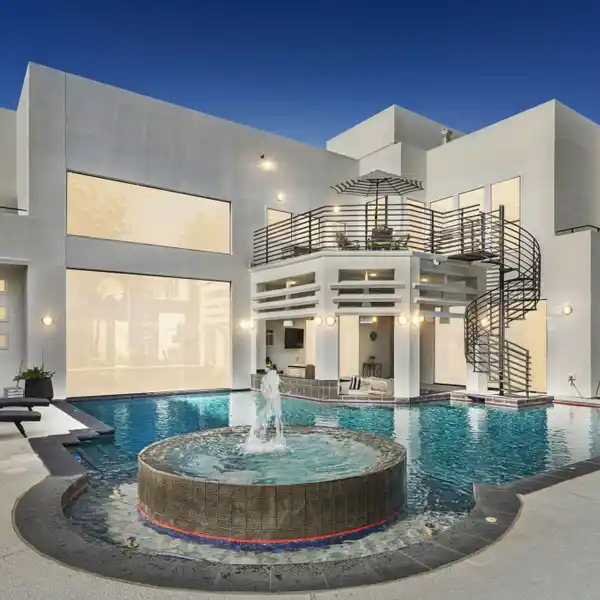 BEAUTIFUL CONTEMPORARY HOME WITH WOW FACTOR