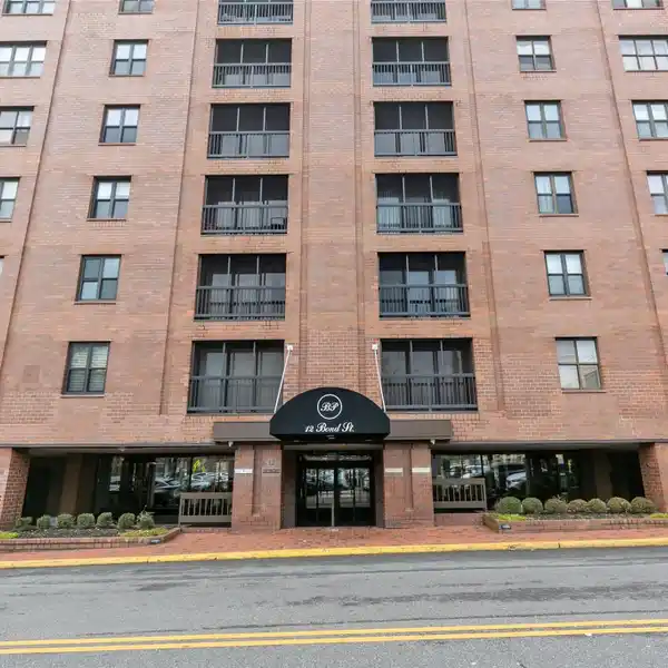 BRIGHT TWO BEDROOM IN A LUXURY BUILDING