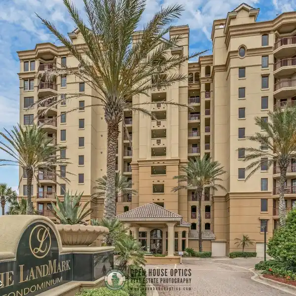 STUNNING BOUTIQUE CONDO RESIDENCE WITH LUXURY AMENITIES