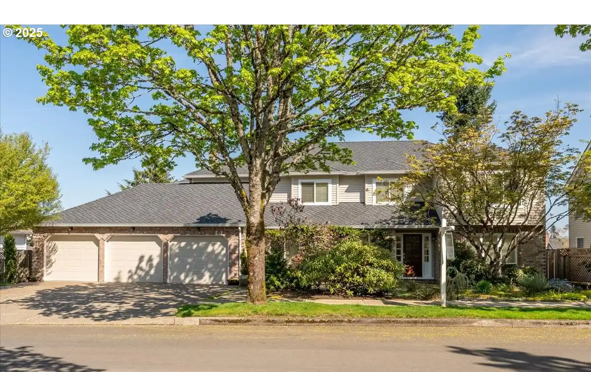 Remarkable Home in Premiere Hidden Springs Summit