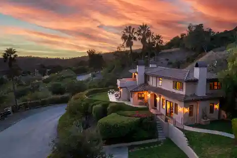 Serene Sanctuary with Sweeping Panoramic Views