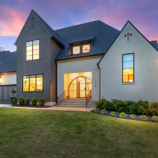 STUNNING CUSTOM BUILT HOME IN THE STRAWBERRY HILL COMMUNITY