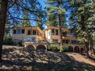 Private Verdi Estate with 7-car Garage