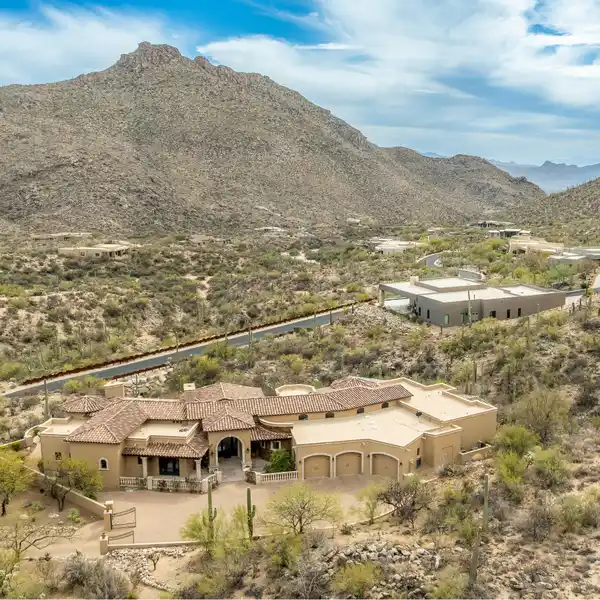 HIGH-LEVEL LUXURY IN CANYON PASS AT DOVE MOUNTAIN