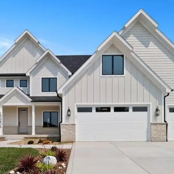 ELEGANT HOME NEAR PARKS, TRAILS, AND SCHOOLS