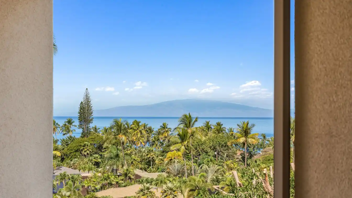 Beautifully Remodeled Top-floor Unit at Wailea Palms Residences
