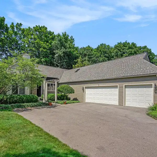 PREMIUM LOCATION IN THE CRESCENTS OF TRAVIS POINTE