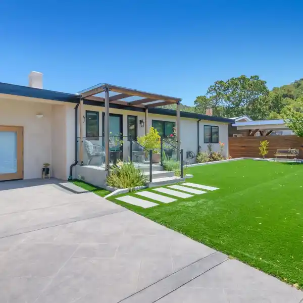 CHARMING OASIS WITH STUNNING VIEWS