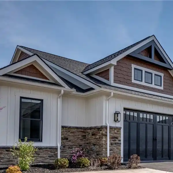 CUSTOMIZE AN UPSCALE LAKESIDE HOME