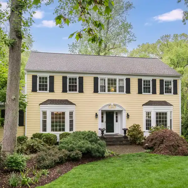 STATELY COLONIAL RESIDENCE