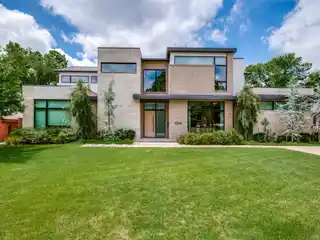 Stunning Contemporary Smart Home