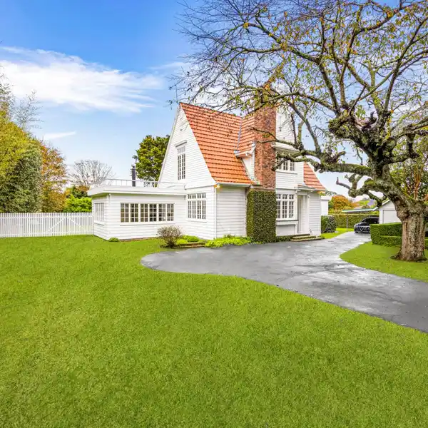 GRACIOUS RESIDENCE WITH HUGE POTENTIAL