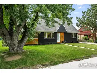 Modern Martin Acres Home with Tesla Solar