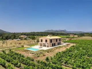 Fantastic Luxury Villa with Its Own Vineyard