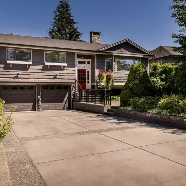 CUSTOM HOME ON A LARGE LOT IN GARIBALDI ESTATES