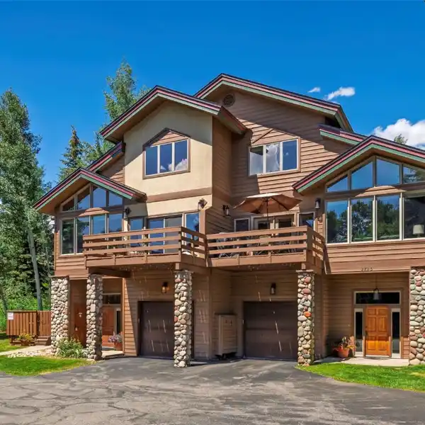 RARE TOWNHOME AT ELK RUN