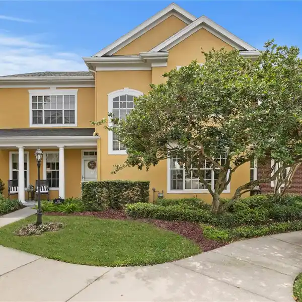 CHARMING TOWNHOME IN HARBOUR ISLAND