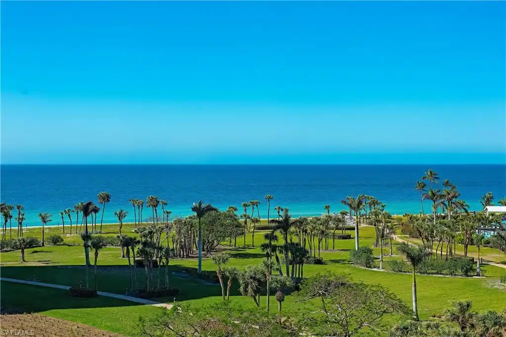 Spacious Residence at the Prestigious Provence of Park Shore
