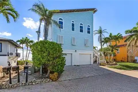 Direct Bayfront Paradise with Dock and Boat Lift