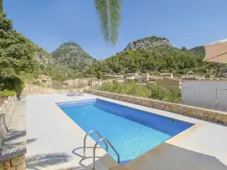 Beautiful, Modern Townhouse with Pool in Caimari