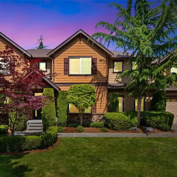 EXPANSIVE MURRAY FRANKLYN HOME
