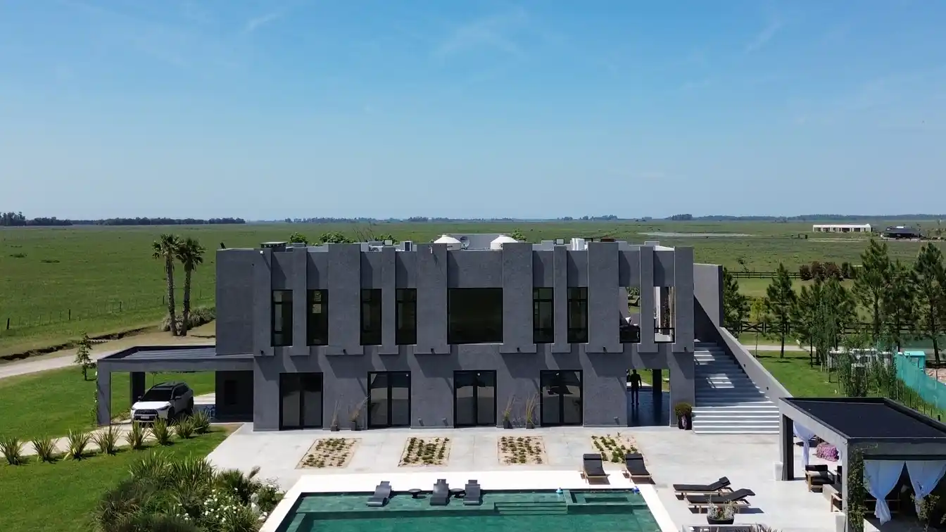 Four-room House for Sale at Cañuelas Buenos Aires