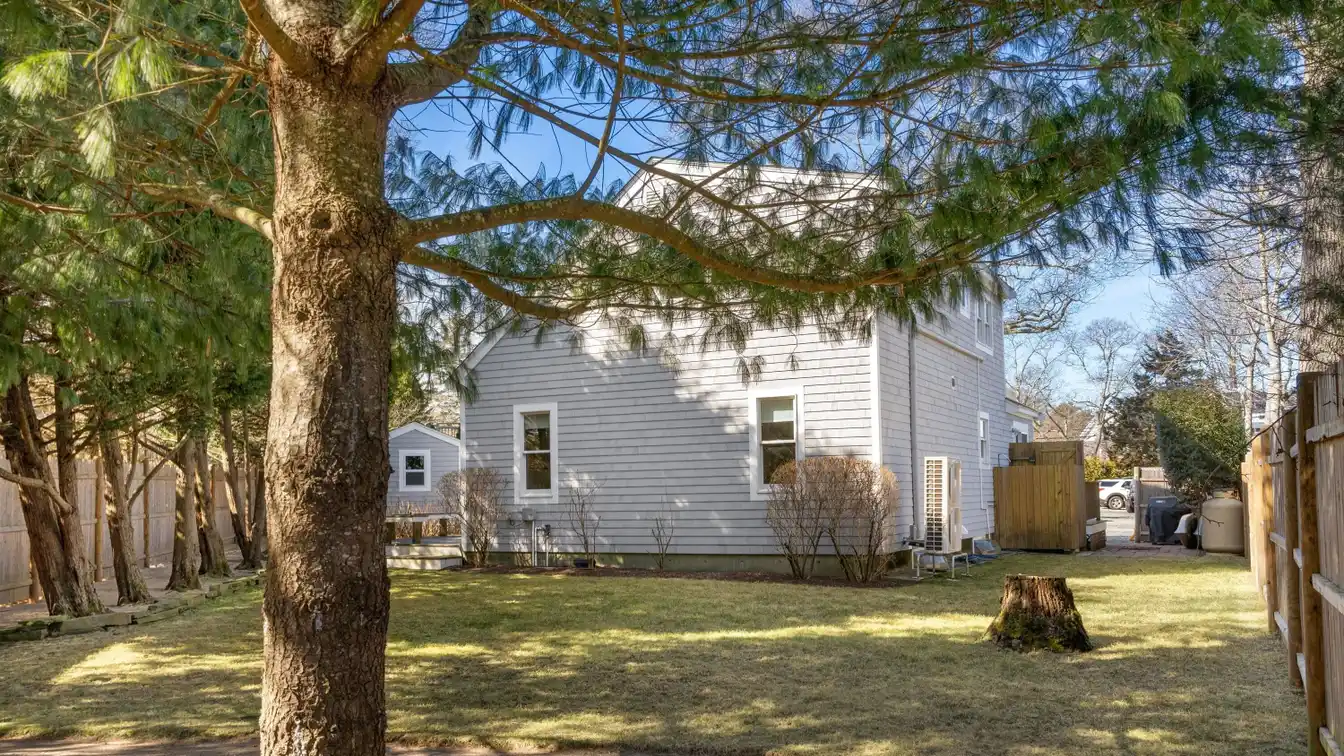 Year-round Island Home in Convenient Location