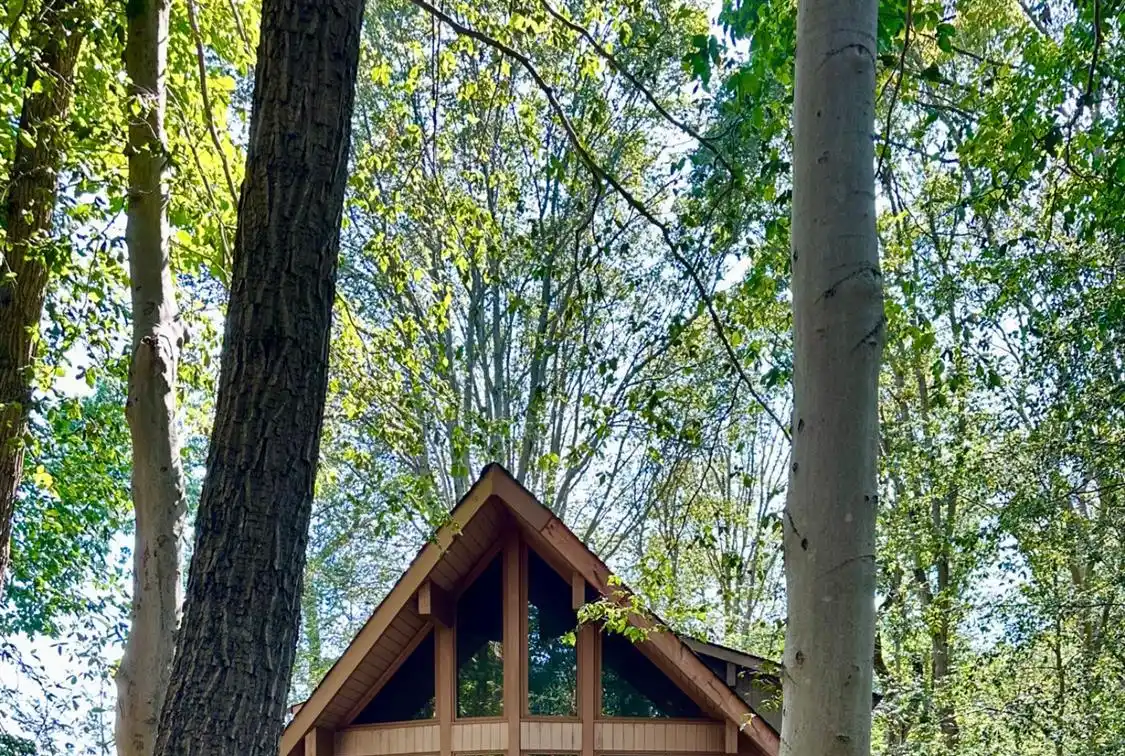 Beautiful Custom Home in a Fairtytale Setting