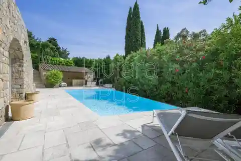 Immaculate Five Bedroom Villa