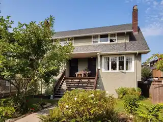 Side-by-side Duplex Located in Prime Kits Point