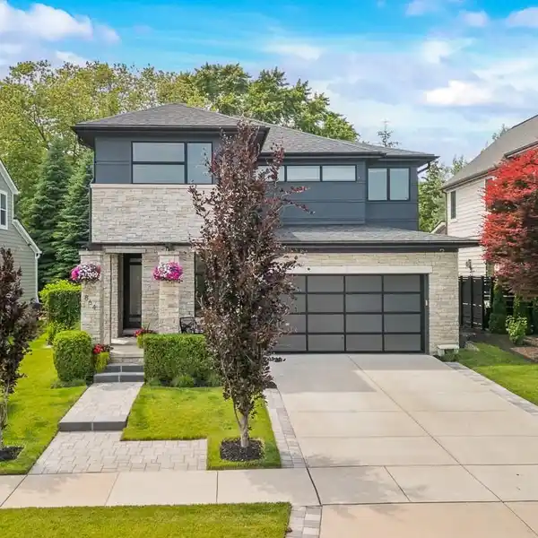 CUSTOM-BUILT SHOWSTOPPER WITH PRIVATE OASIS