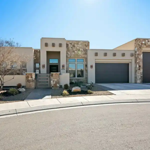 UNIQUE PROPERTY IN THE FISH ROCK SECTION OF THE LEDGES GOLF COMMUNITY