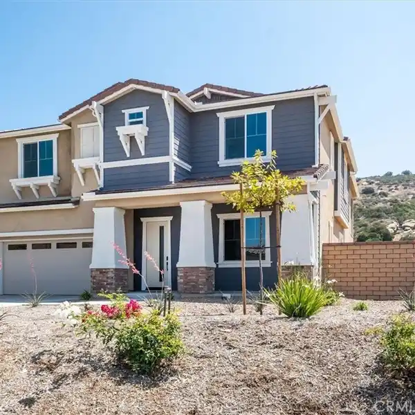 DRAMATIC NEW CONSTRUCTION WITH SPECTACULAR MOUNTAIN VIEWS